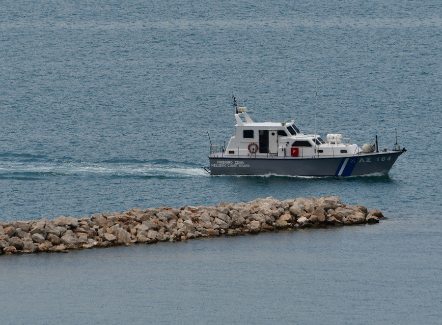 Διασώθηκαν οι 4 επιβαίνοντες του ακυβέρνητου σκάφους στο Σαρωνικό