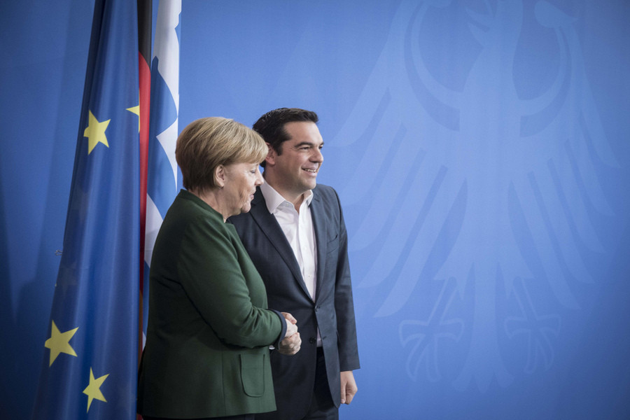Tagesspiegel: «Η Μέρκελ σε δύσκολη αποστολή» στην Ελλάδα