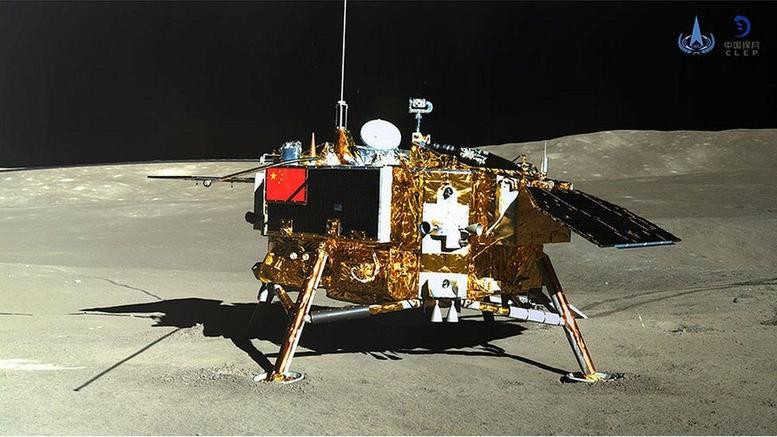 Chang’e-4 και Yutu 2 φωτογραφήθηκαν στη σκοτεινή πλευρά της Σελήνης