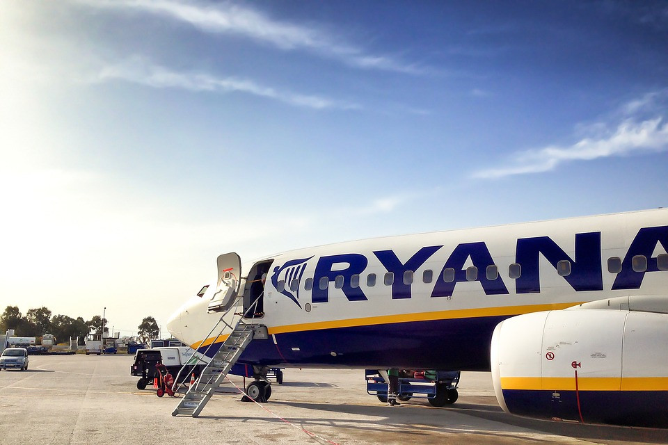 Η Ryanair σταματάει τα δρομολόγια Αθήνα – Θεσσαλονίκη