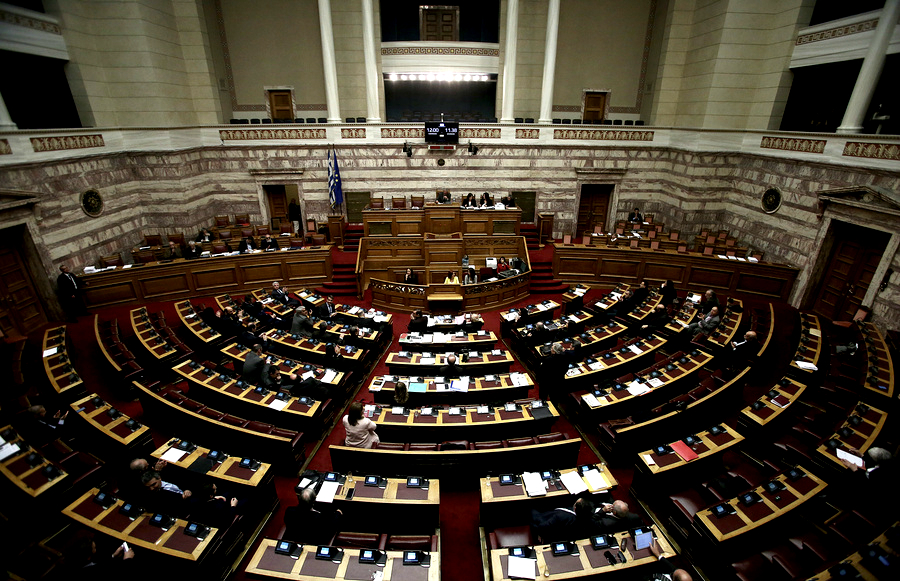 Ώρα αλήθειας στη Βουλή για τη διπλή πλειοψηφία