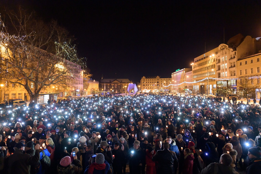 Διαδηλώσεις κατά του μίσους στην Πολωνία μετά τη δολοφονία του δημάρχου Π. Αντάμοβιτς