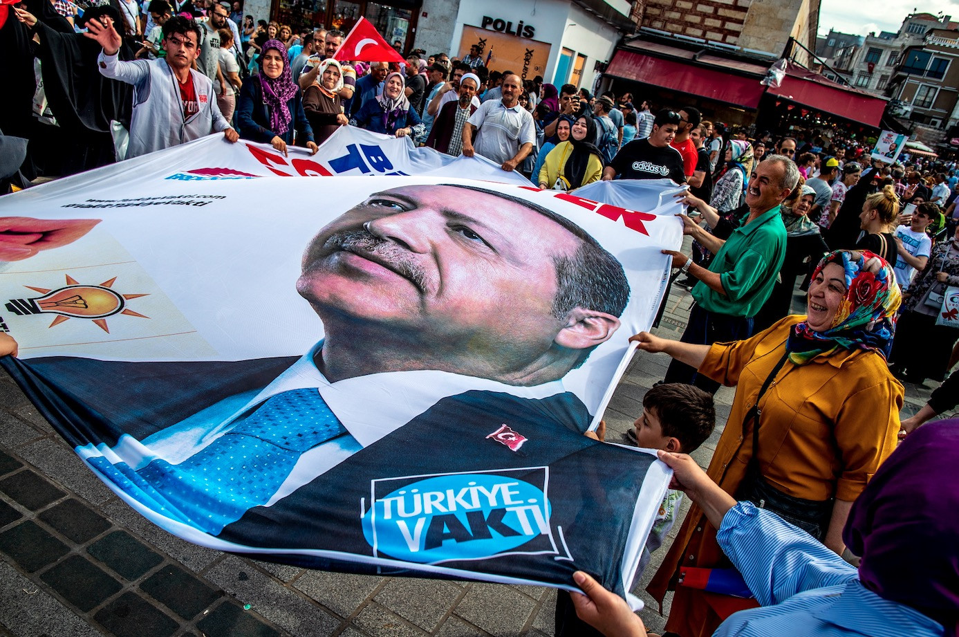 Ο Ερντογάν παίρνει τα… «μέτρα» του για τις αυτοδιοικητικές εκλογές