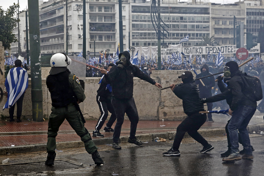 Αρχηγείο Αστυνομίας: Δεχθήκαμε σφοδρή επίθεση από οργανωμένες ομάδες