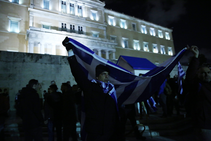 Σε εξέλιξη το νέο συλλαλητήριο  για το Μακεδονικό στο Σύνταγμα [LIVE]