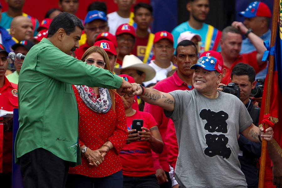Μαραντόνα υπέρ Μαδούρο: «Στη Βενεζουέλα κυβερνά ο λαός»
