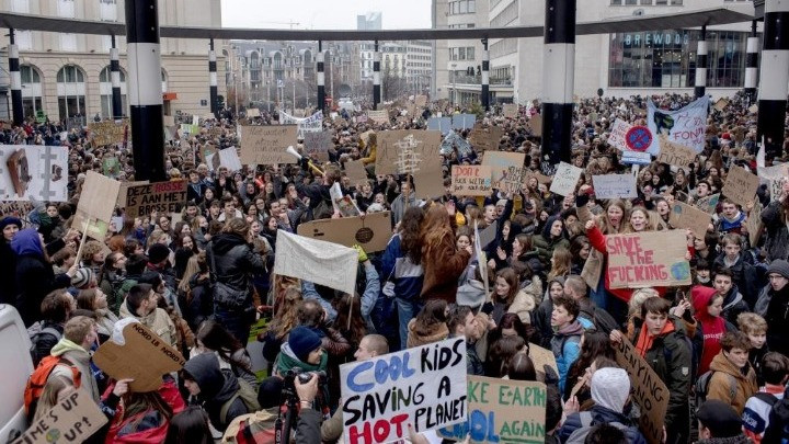 Βρυξέλλες: Για ακόμη μια φορά δεκάδες χιλιάδες νέοι στους δρόμους κατά της κλιματικής αλλαγής