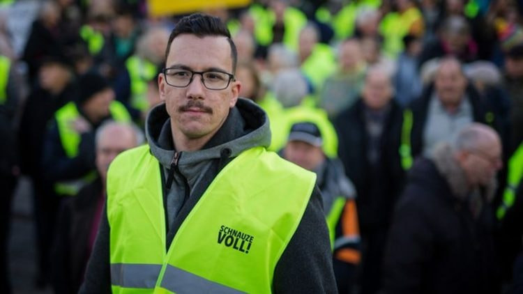 Ο ‘Ελληνας που καθοδηγεί τα «Κίτρινα Γιλέκα» στη Γερμανία