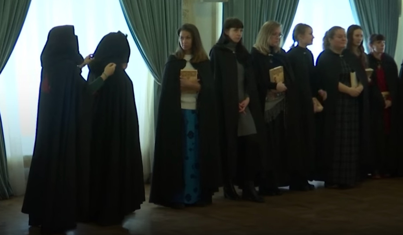 Οι «Μάγισσες» του Πούτιν:  Μεταφυσικές τελετές υπέρ του Ρώσου προέδρου [Βίντεο]