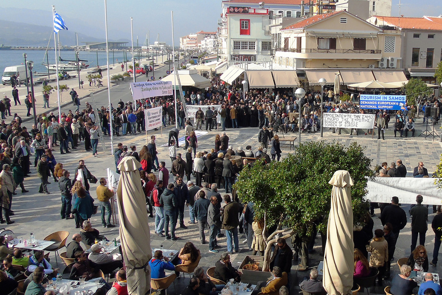 Έβαλαν «λουκέτο»… λόγω μεταναστευτικού