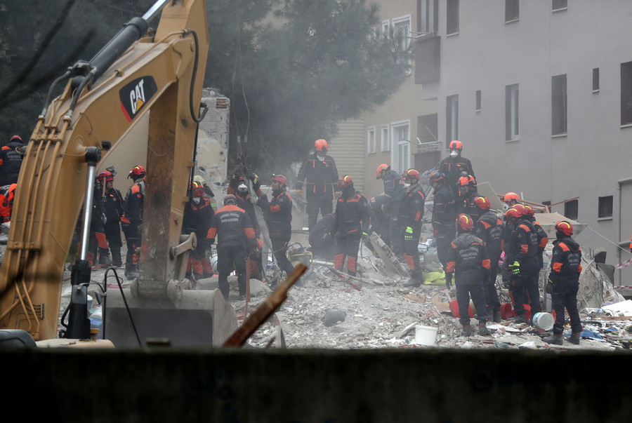Κωνσταντινούπολη: Στους 10 οι νεκροί από την κατάρρευση του κτιρίου