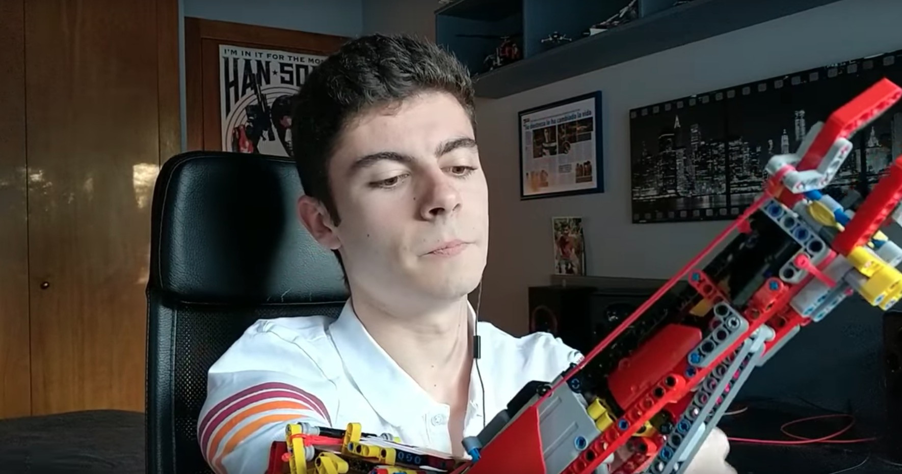 19χρονος κατασκεύασε προσθετικό χέρι από τουβλάκια Lego [Βίντεο]