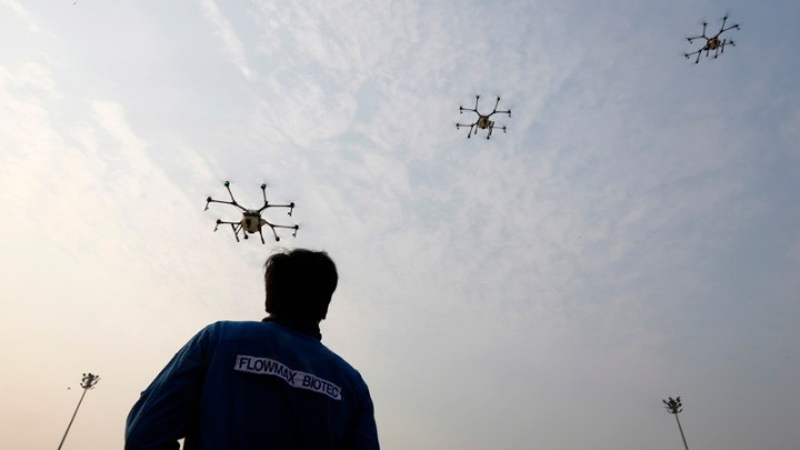 Το Λονδίνο θέλει να εφοδιαστεί με «σμήνη από drones» μετά το Brexit