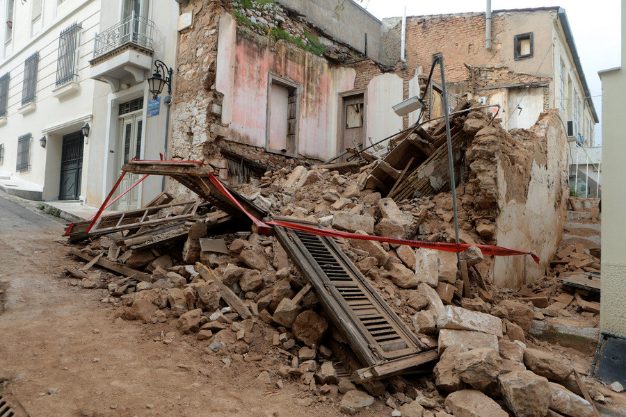 Κατάρρευση κτιρίου (και) στην Πνύκα