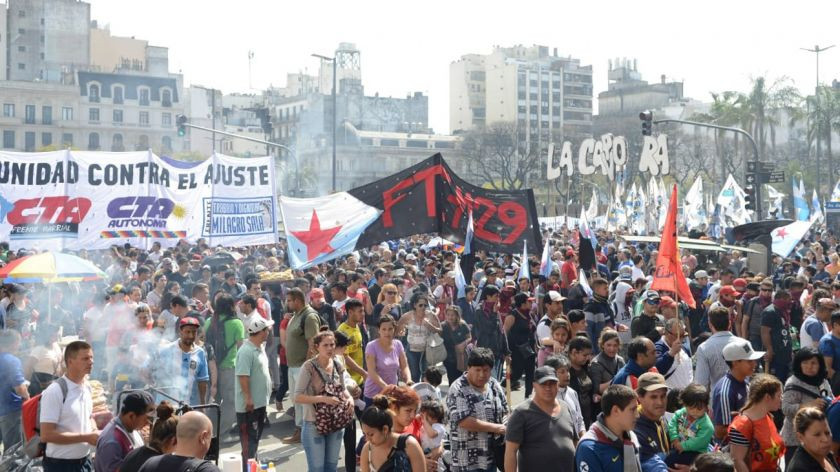 Δεκάδες χιλιάδες στους δρόμους του Μπουένος Άιρες κατά της λιτότητας