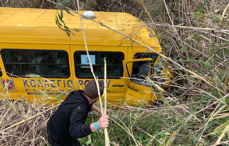 Ηράκλειο: Σχολικό λεωφορείο έπεσε σε χαράδρα
