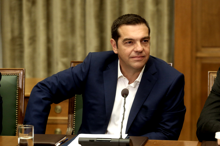 Ανασχηματισμός με το βλέμμα στην κεντροαριστερά