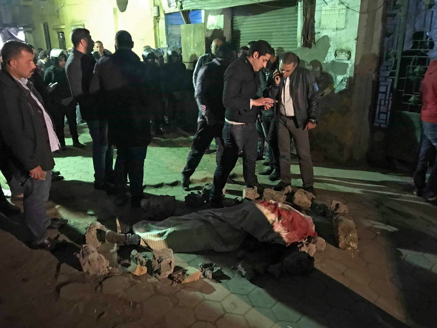 Αίγυπτος: Τρεις νεκροί από βομβιστική επίθεση – Συγκλονιστικό βίντεο [18+]
