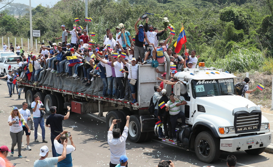 Εισήλθε στη Βενεζουέλα το πρώτο φορτίο ανθρωπιστικής βοήθειας σύμφωνα με τον Γκουάιδο