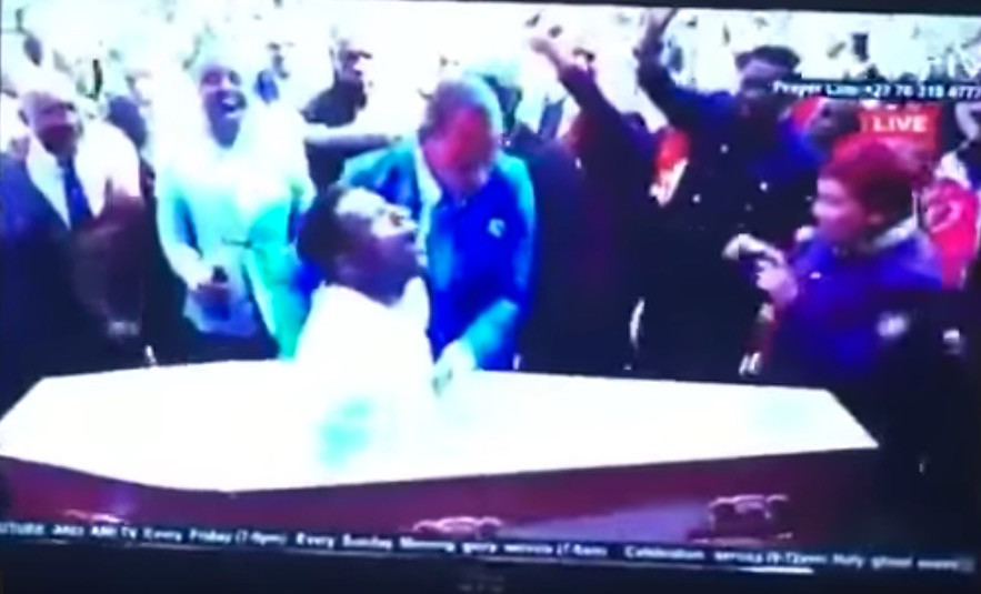 Νότια Αφρική: Έντονες αντιδράσεις για την «ανάσταση νεκρού» από πάστορα [Βίντεο]