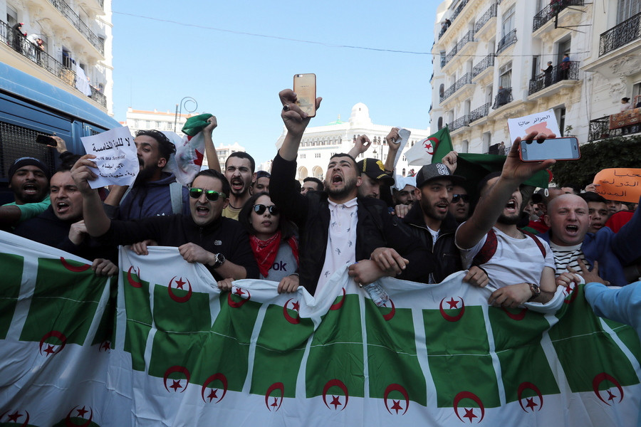 Αλγερία: 183 τραυματίες στις μαζικές αντικυβερνητικές διαδηλώσεις