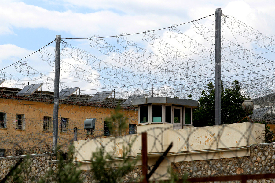 Ένας νεκρός, οκτώ τραυματίες σε συμπλοκή κρατουμένων στον Κορυδαλλό