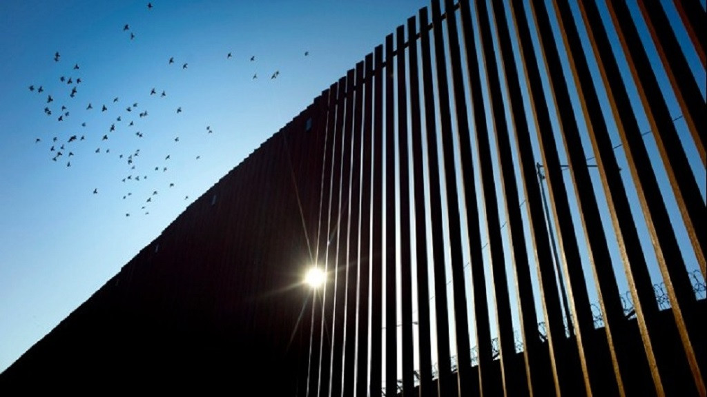 Ο Τραμπ ζητά 8,6 δισ. δολάρια από το Κογκρέσο για κατασκευή τείχους στα σύνορα