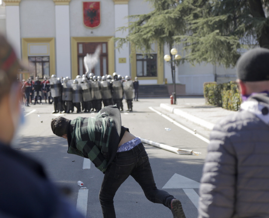 Τίρανα: Σοβαρά επεισόδια στις αντικυβερνητικές διαδηλώσεις