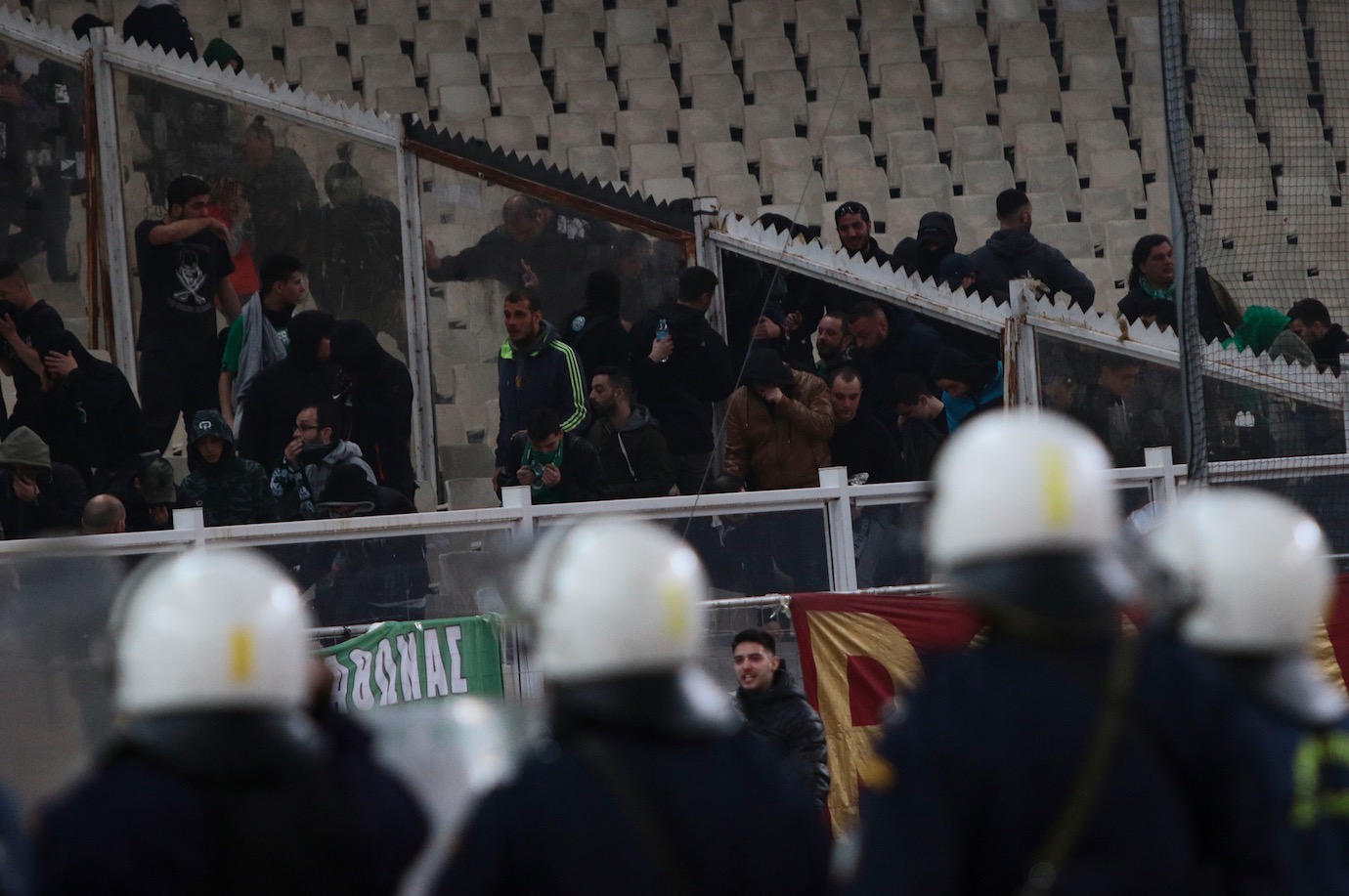 Οκτώ συλλήψεις για τα επεισόδια στο ΟΑΚΑ κι έπεται συνέχεια