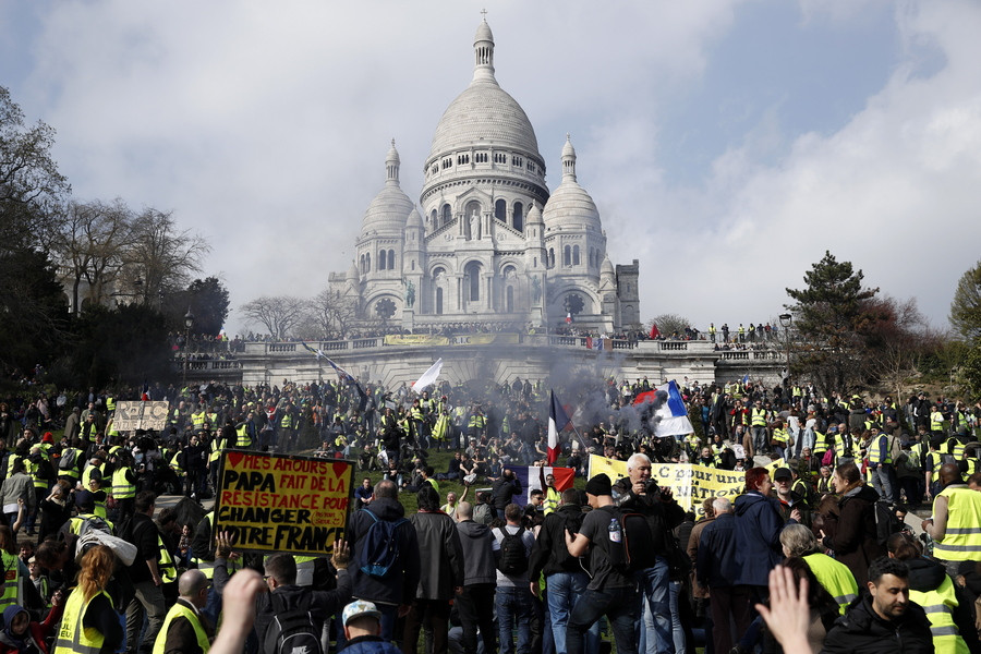 Γαλλία: Τα «κίτρινα γιλέκα» αψήφησαν τις απαγορεύσεις