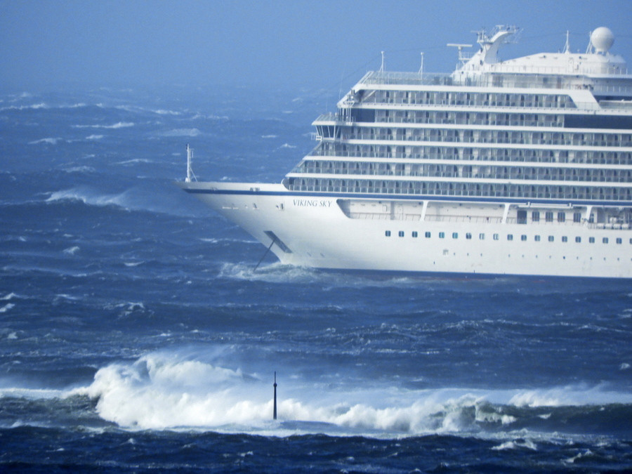 Νορβηγία: Σε ασφαλές λιμάνι ρυμουλκείται το κρουαζιερόπλοιο Viking Sky