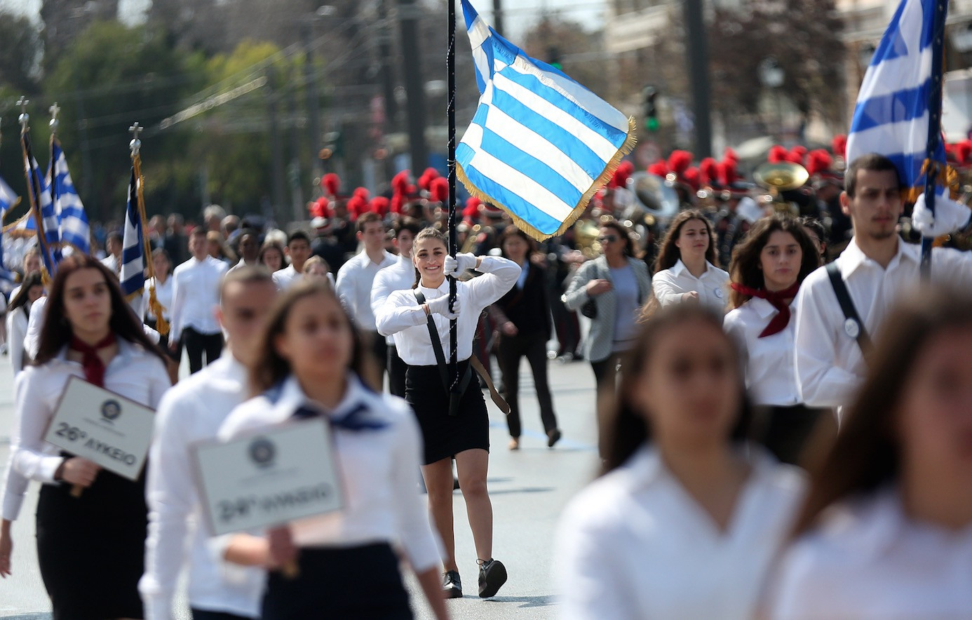 Το «Μακεδονία ξακουστή» τραγούδησαν μαθητές που παρήλασαν στη Θεσσαλονίκη [Βίντεο]