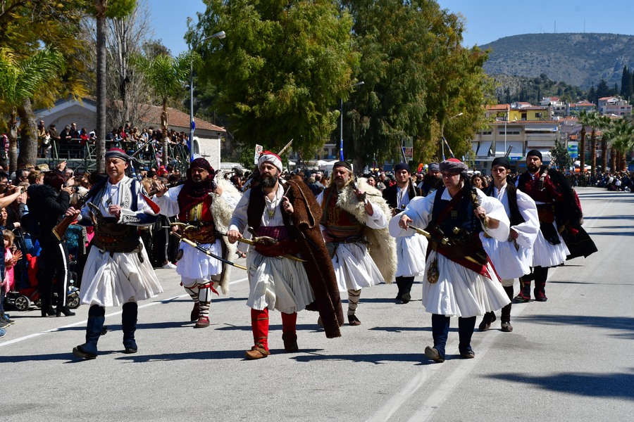 Υπερπαραγωγή «ηρώων»