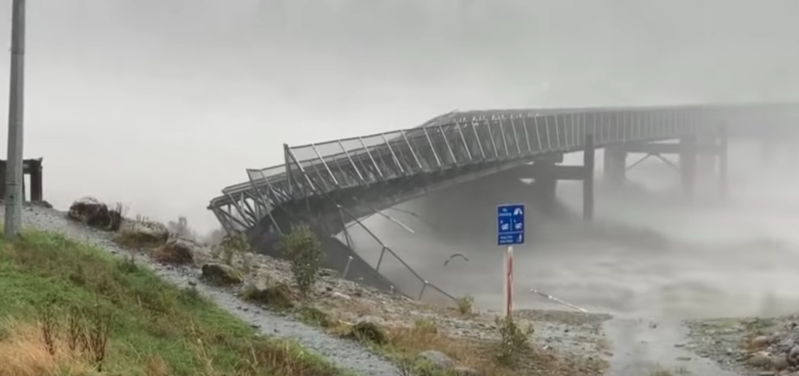 Νέα Ζηλανδία: Κατάρρευση γέφυρας από χείμαρρο [Βίντεο]