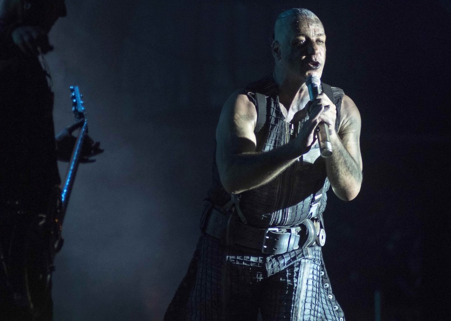 Γερμανία: To συγκρότημα Rammstein «πουλάει» με ναζιστικά στρατόπεδα [Βίντεο]