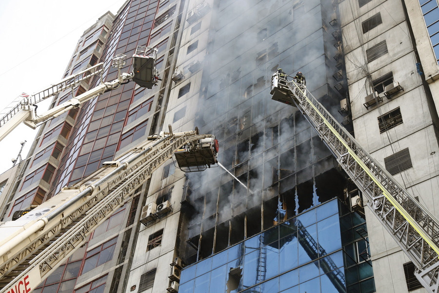 Μπανγκλαντές: Πολλοί νεκροί από πυρκαγιά σε πολυώροφο κτίριο [ΒΙΝΤΕΟ]