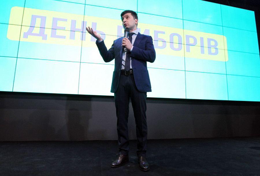 Ουκρανία: Και τυπικά νικητής ο stand-up κωμικός Ζελένσκι στις εκλογές