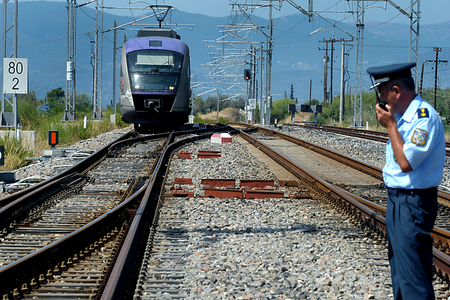 Εκτροχιάστηκε τρένο του προαστιακού στους Αγίους Θεοδώρους [Βίντεο]