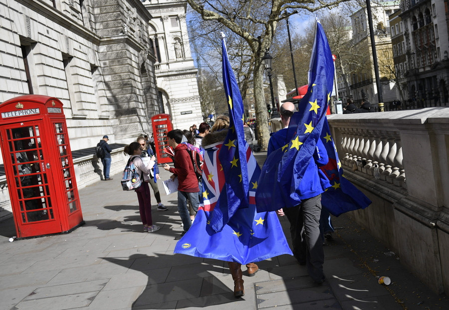 Brexit: «Ευρωπαϊκή» λύση στο παρά πέντε;