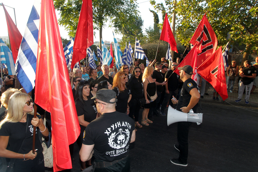 Χίος: Ποινή χάδι στον κατά συρροήν χρυσαυγίτη τραμπούκο