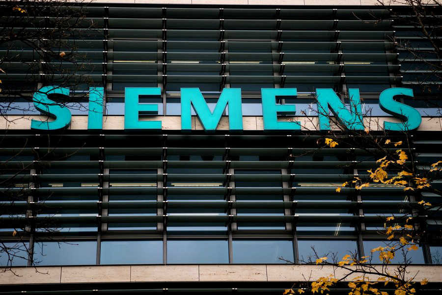 Δίκη Siemens: Η εισαγγελέας ζήτησε την ενοχή των βασικών κατηγορουμένων για τις μίζες