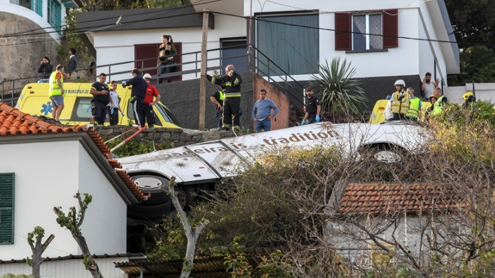 Πορτογαλία: 28 νεκροί από ανατροπή τουριστικού λεωφορείου