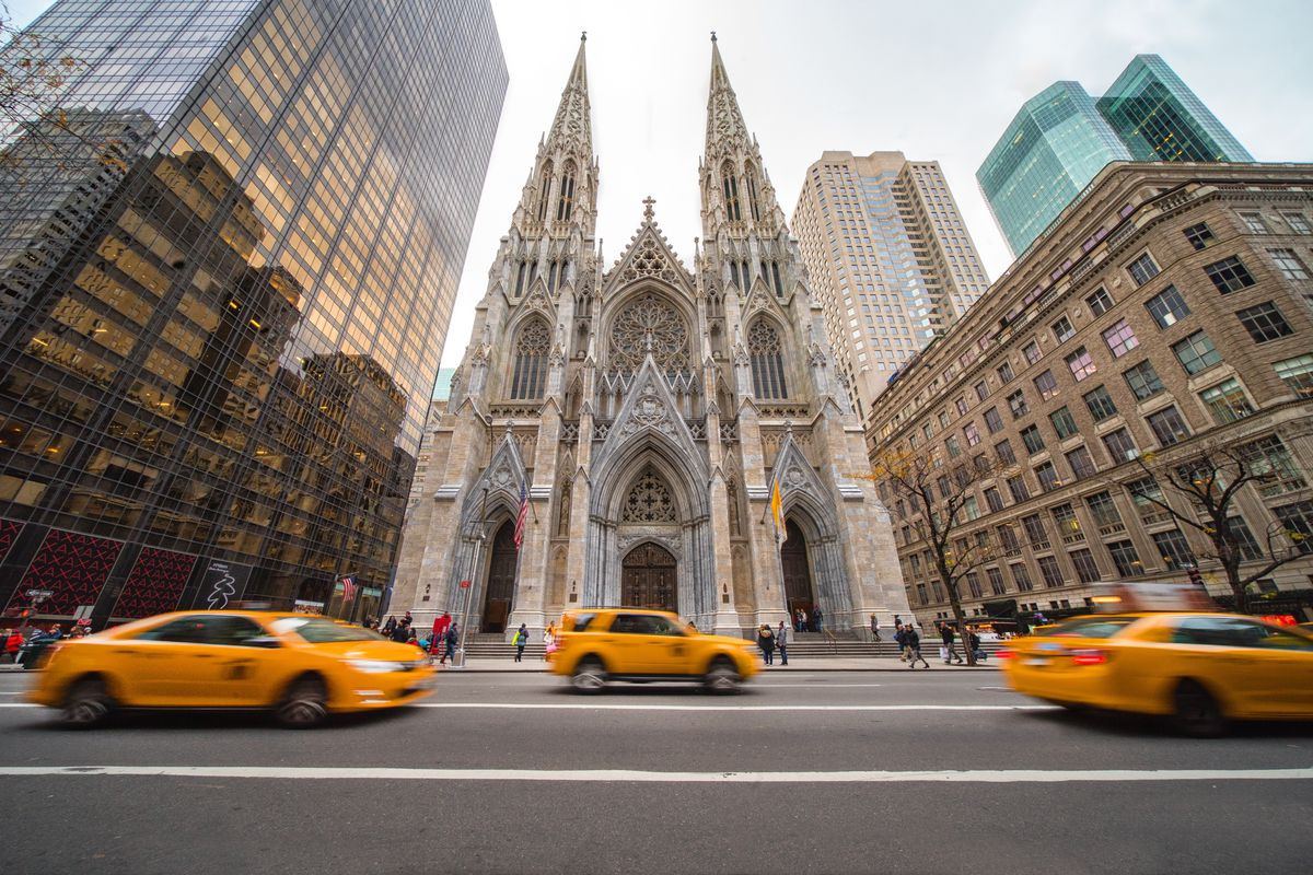 Νέα Υόρκη: Συνελήφθη άνδρας που μπήκε σε ναό με βενζίνη και αναπτήρες