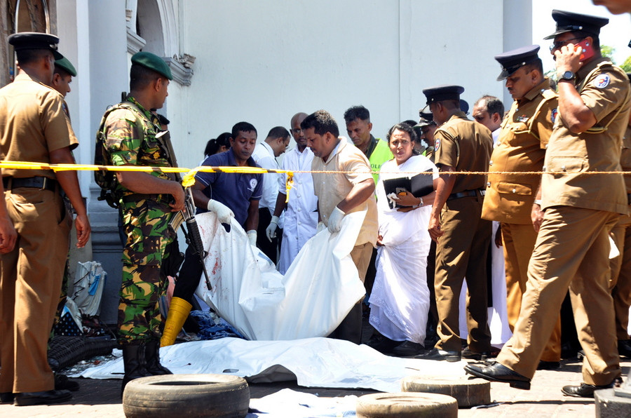 Μπαράζ φονικών εκρήξεων σε εκκλησίες και ξενοδοχεία στη Σρι Λάνκα