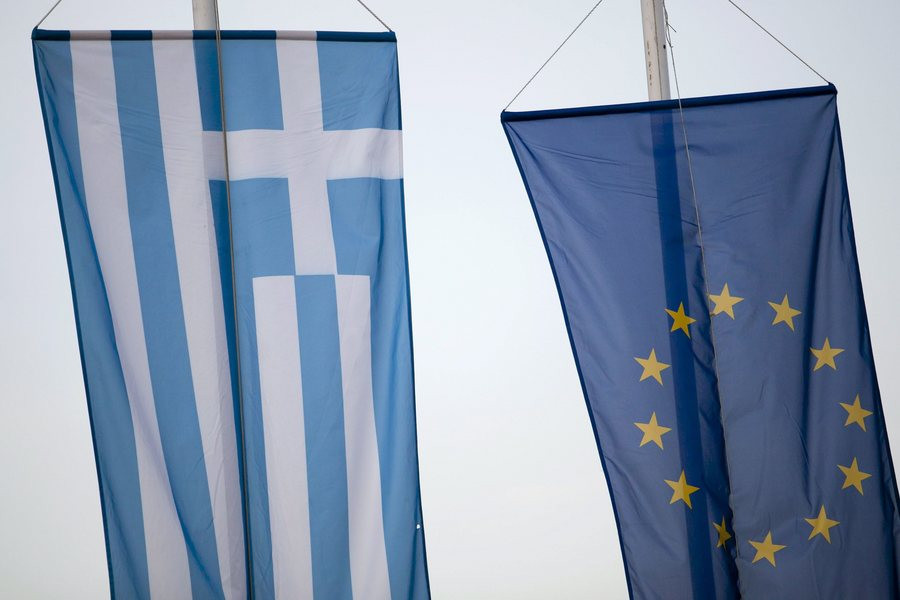 Ευρωβαρόμετρο: Υπέρ της παραμονής στην ΕΕ 6 στους 10 Έλληνες