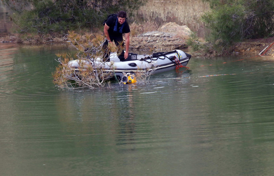 Serial killer στην Κύπρο: Εντοπίστηκαν δύο βαλίτσες στην Κόκκινη Λίμνη [Βίντεο]