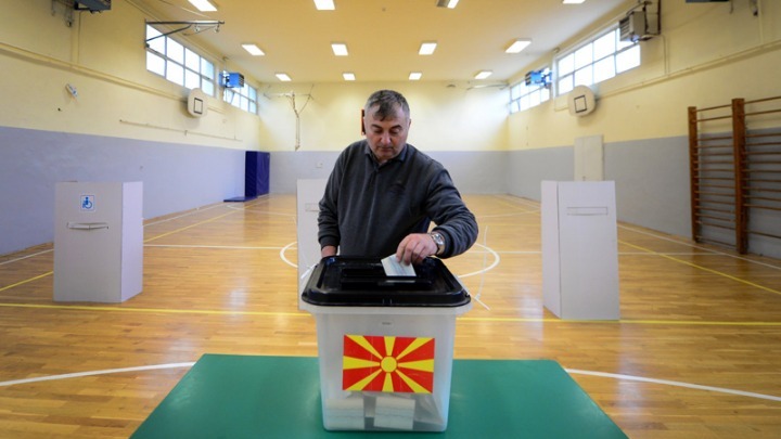 Βόρεια Μακεδονία: Έκλεισαν οι κάλπες – Ξεπέρασε το 40% η συμμετοχή