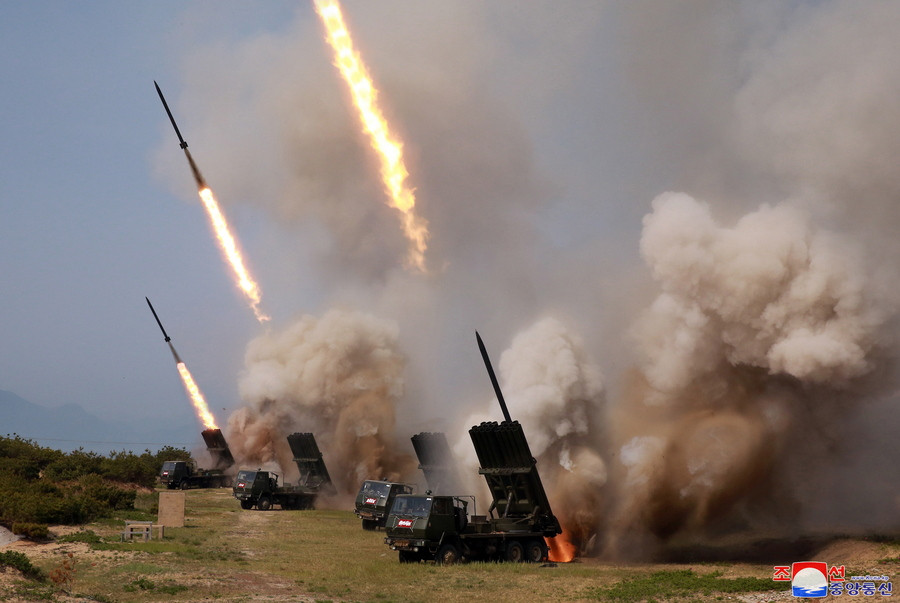 Εκτόξευση πυραύλων από την Βόρεια Κορέα καταγγέλλει η Σεούλ