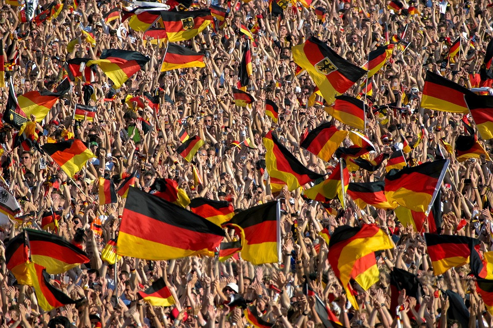 Ο εθνικός ύμνος διχάζει και πάλι τους Γερμανούς