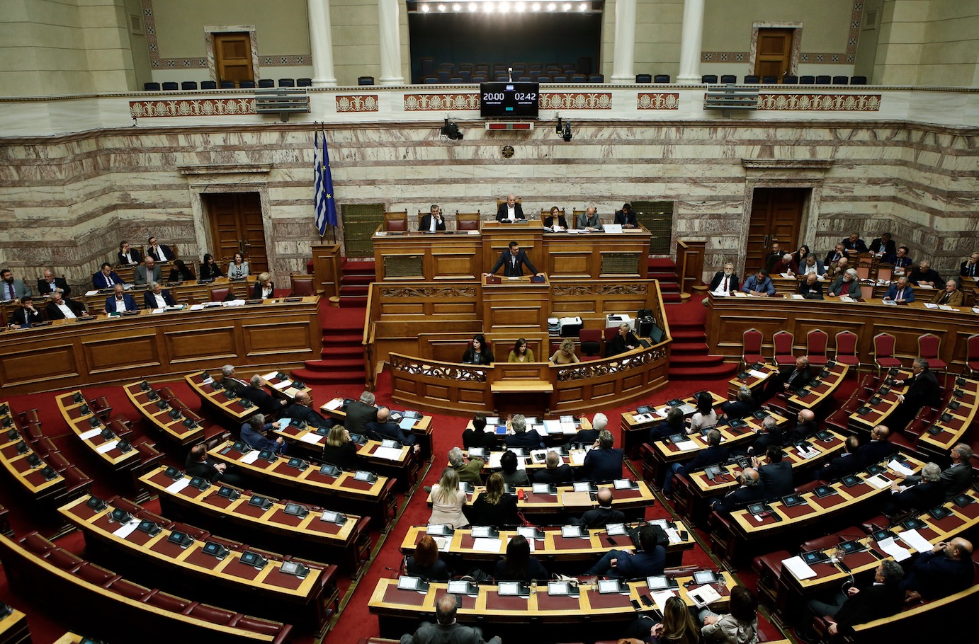 Στη Βουλή οι 120 δόσεις, η 13η σύνταξη και η μείωση του ΦΠΑ